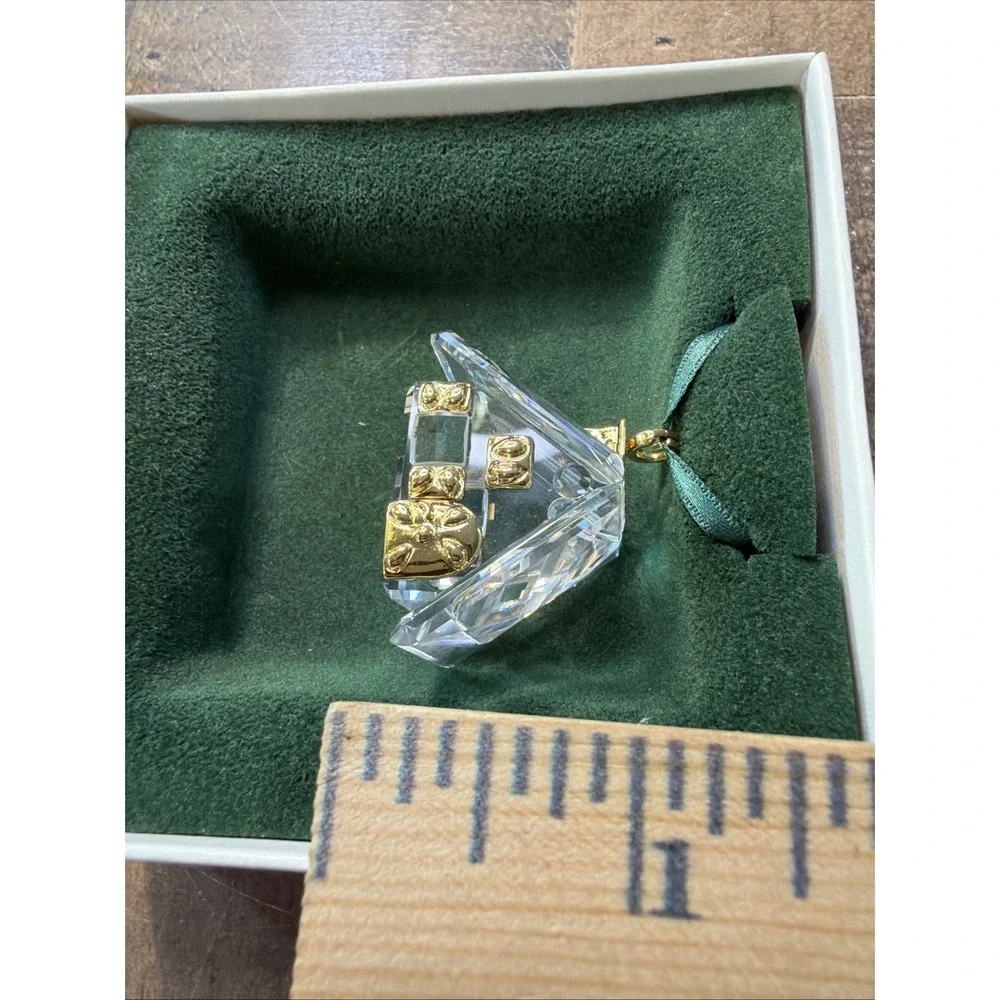 Swarovski up auction